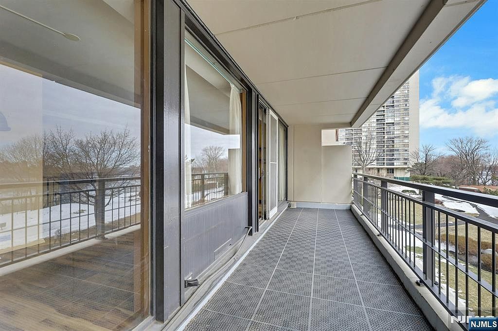 2 Horizon Rd APT G5 Fort Lee, NJ 07024 - Thumbnail 5