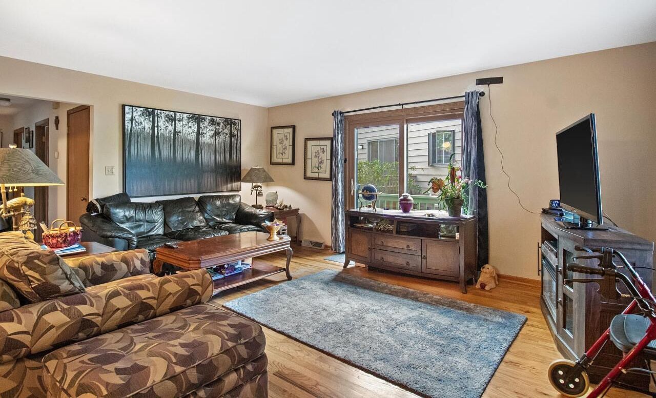 6420 W Dodge Pl Milwaukee, WI 53220 - Thumbnail 5