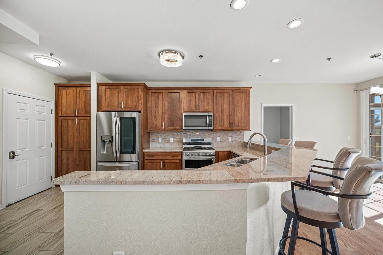 9227 S 51st St #204 Franklin, WI 53132 - Thumbnail 5