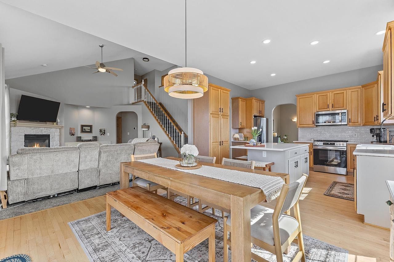 1604 Auburn Ct Waukesha, WI 53189 - Thumbnail 5