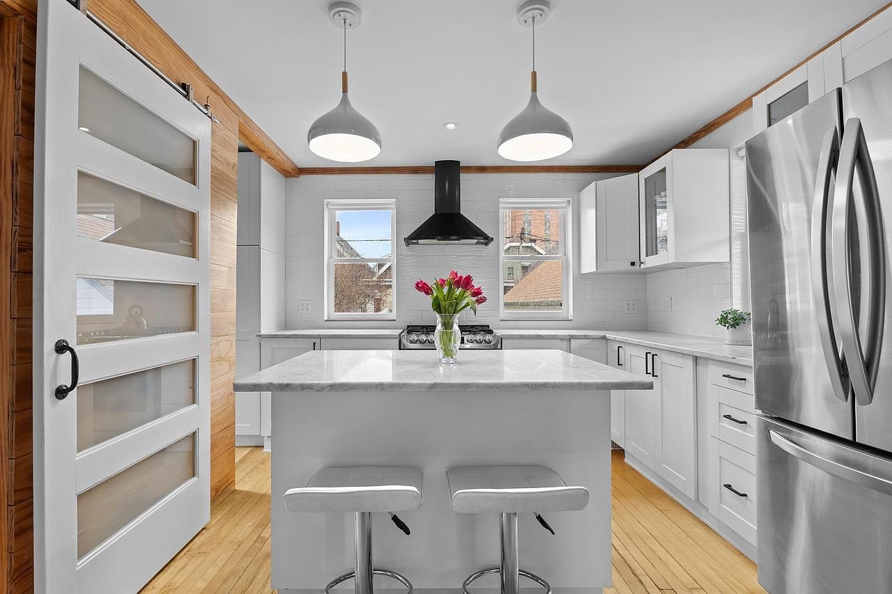 1850 N Arlington Pl Milwaukee, WI 53202 - Thumbnail 5