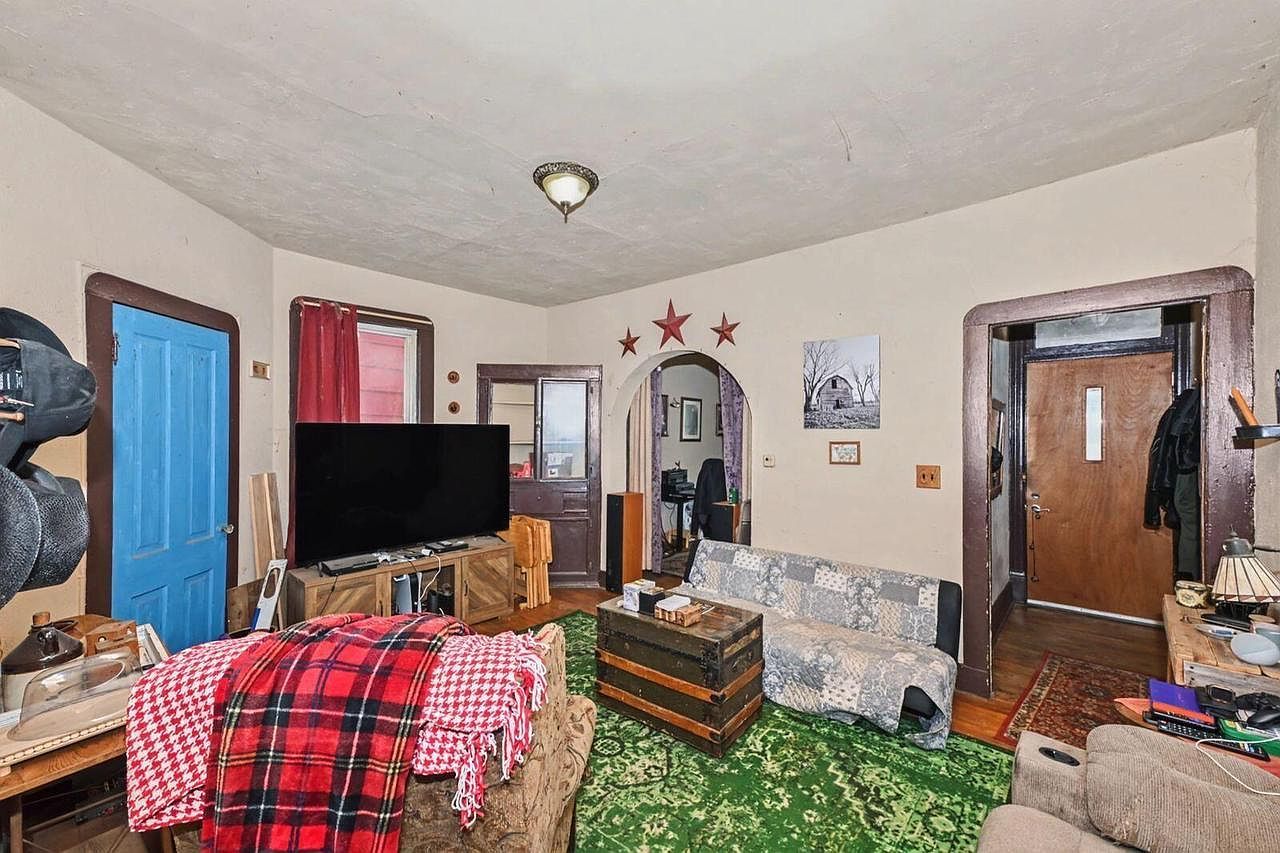 2447 S Burrell St Milwaukee, WI 53207 - Thumbnail 5