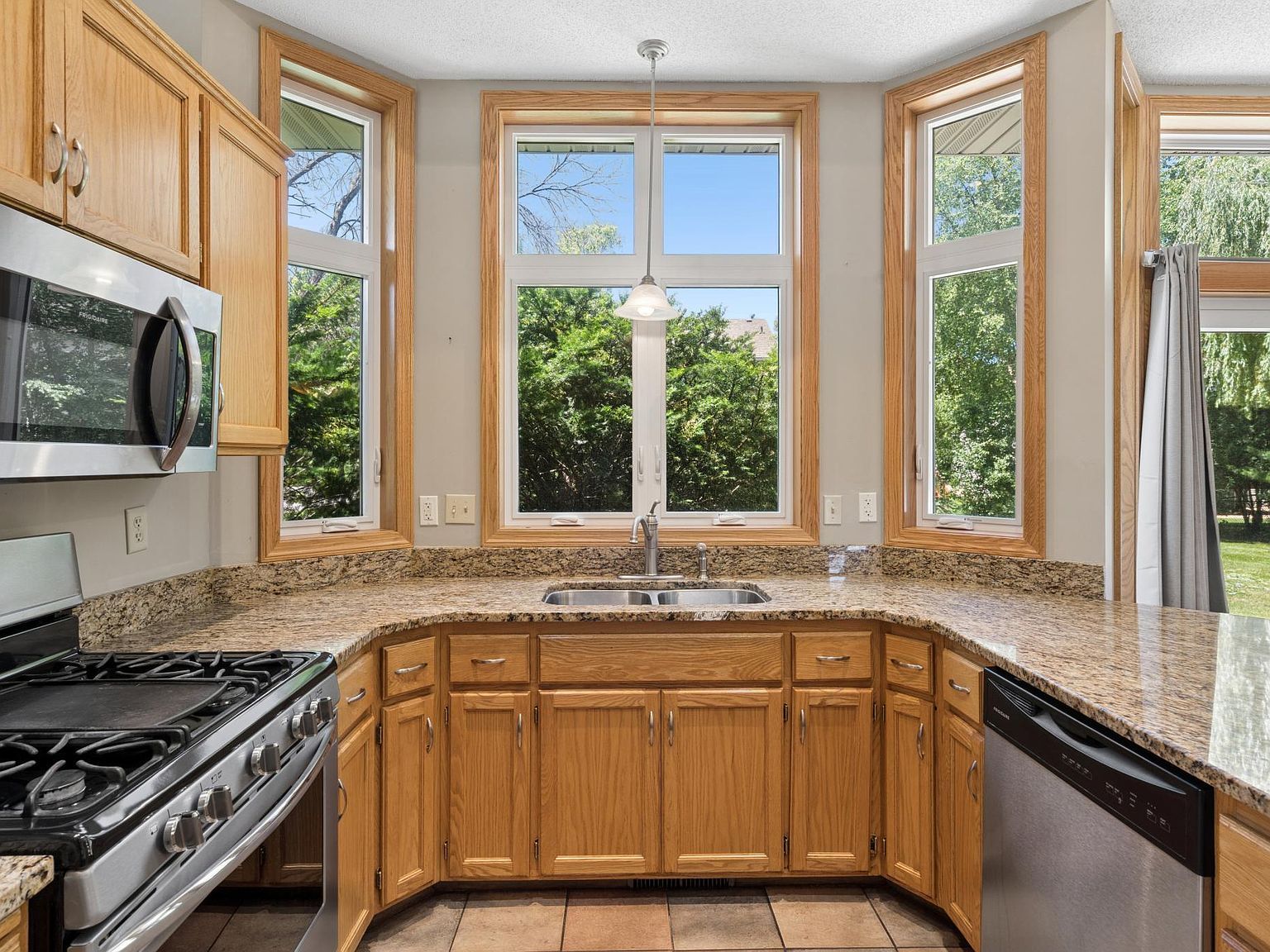 8901 Dunbar Knl N Brooklyn Park, MN 55443 - Thumbnail 5