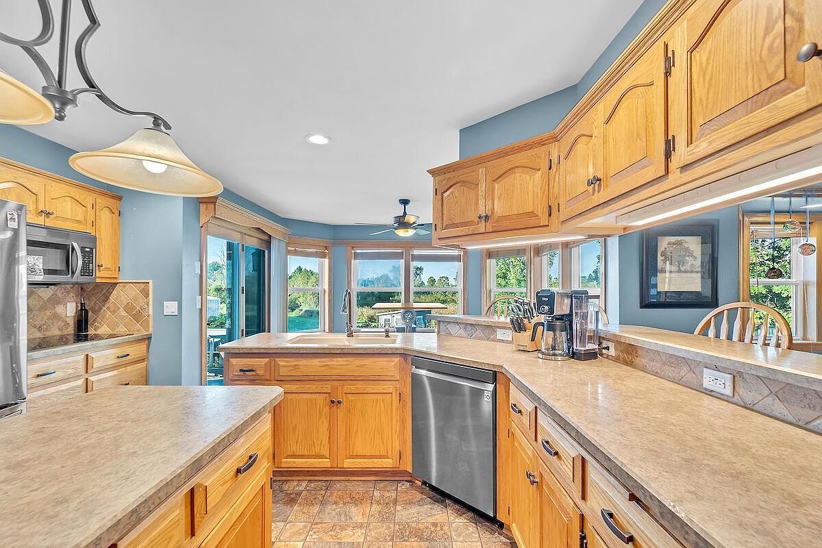 1717 Ernst Dr Hartford, WI 53027 - Thumbnail 5