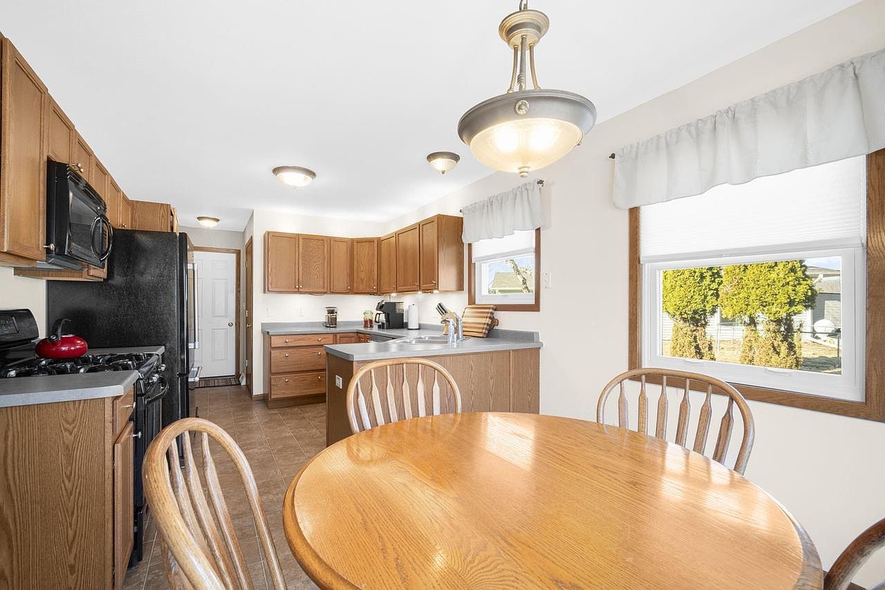 1423 Lower Forest Ct West Bend, WI 53090 - Thumbnail 5