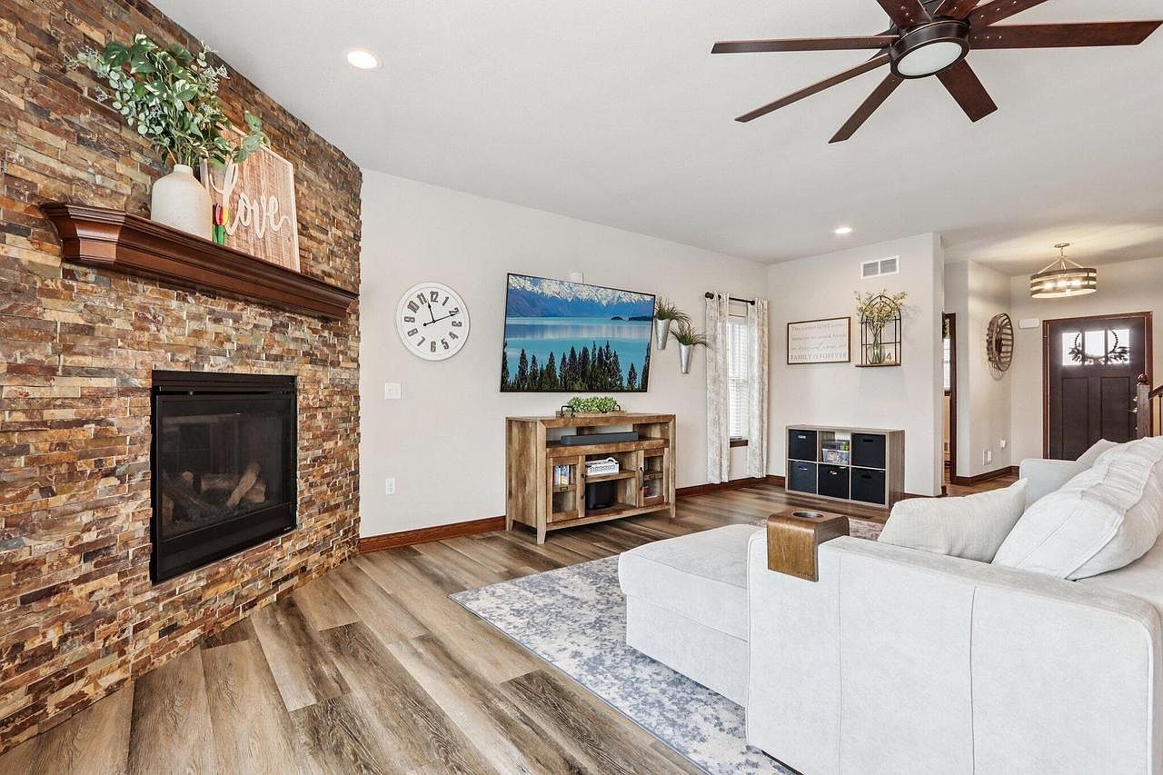 526 Spur Rd Slinger, WI 53086 - Thumbnail 5