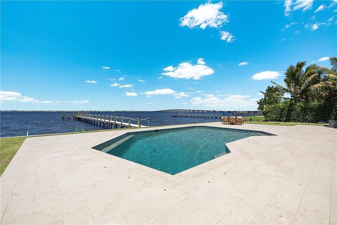 8451 Casa Del Rio Ln Fort Myers, FL 33919 - Thumbnail 5