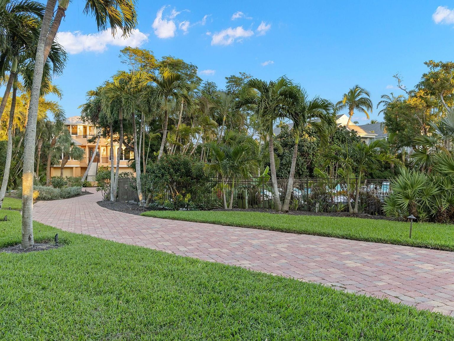 15557 Captiva Dr UNIT E Captiva, FL 33924 - Thumbnail 5