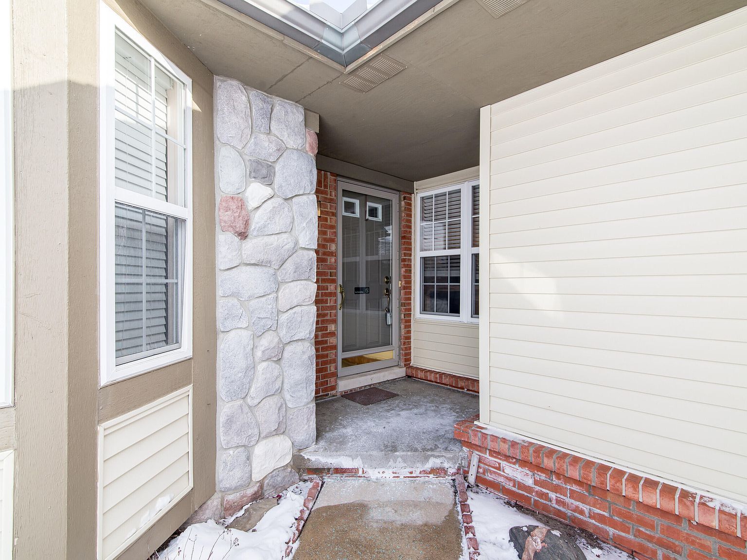 1988 N Kenwyck Dr Ypsilanti, MI 48198 - Thumbnail 5