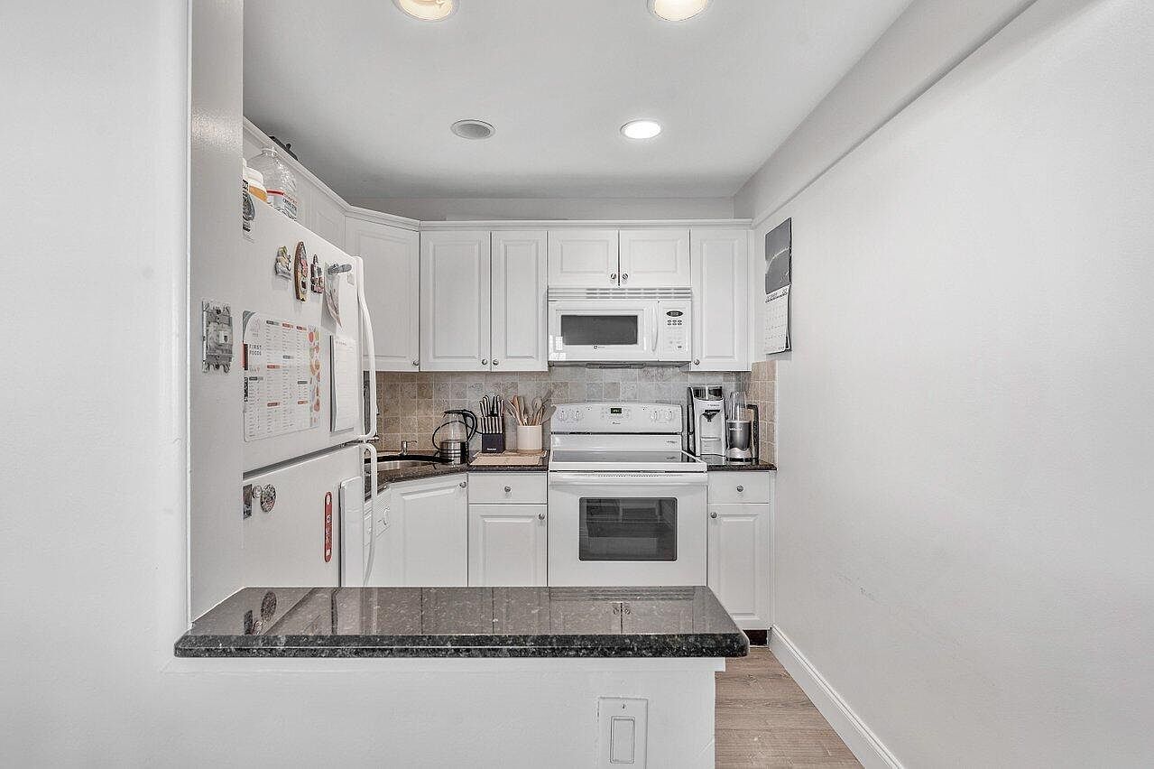 2455 NE 51st St #E-102 Fort Lauderdale, FL 33308 - Thumbnail 5