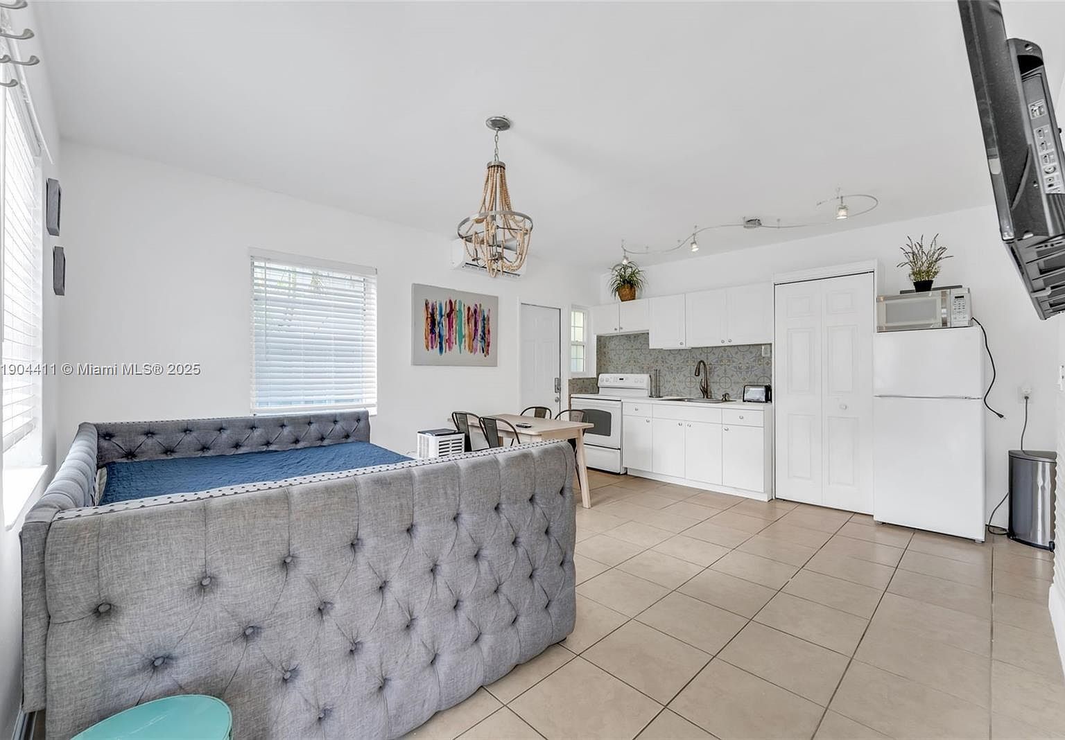 1639 Hayes St Hollywood, FL 33020 - Thumbnail 5