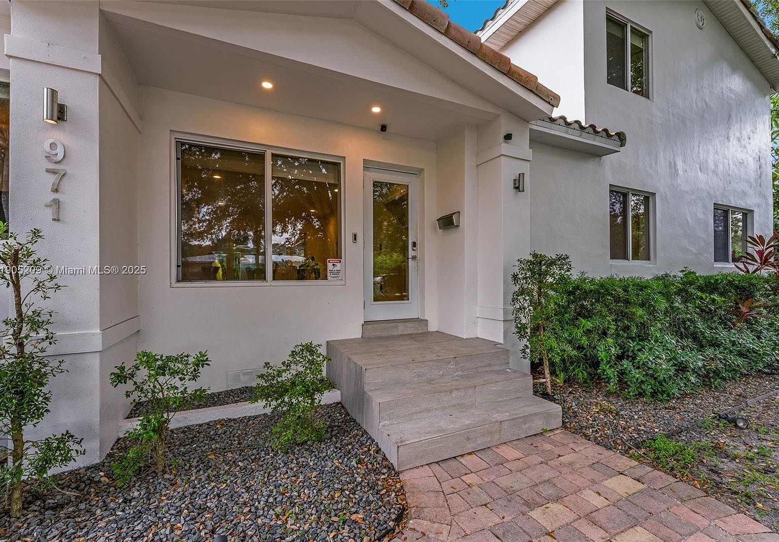 971 NE 116th St Biscayne Park, FL 33161 - Thumbnail 5