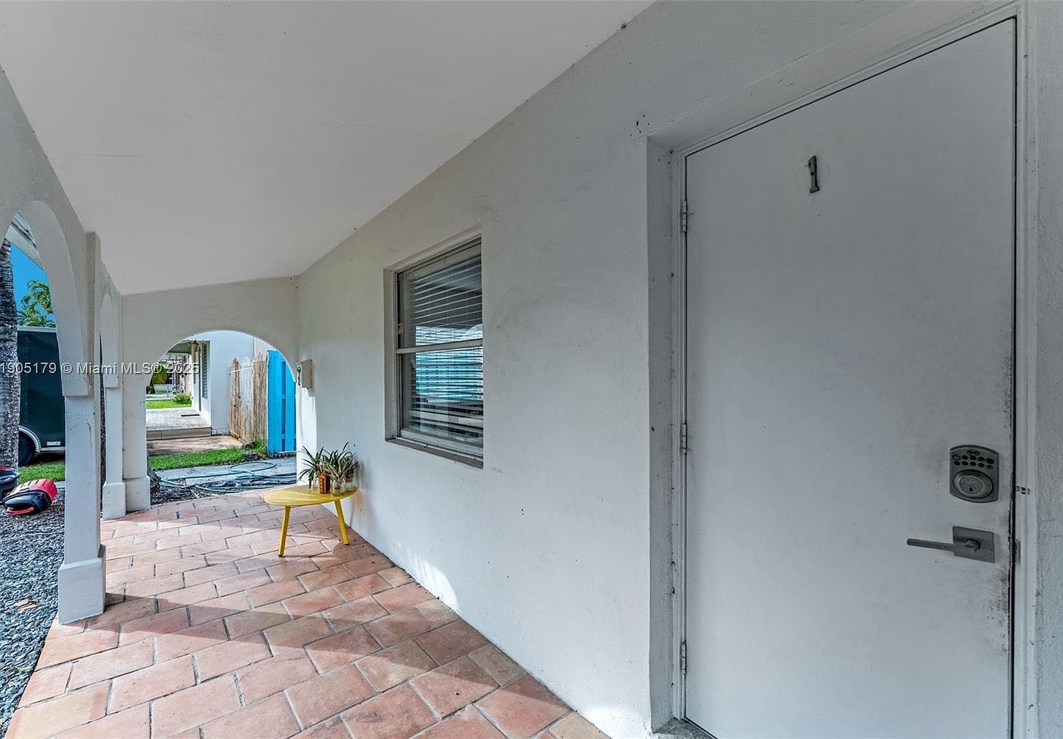 1105 NE 10th St Hallandale, FL 33009 - Thumbnail 5