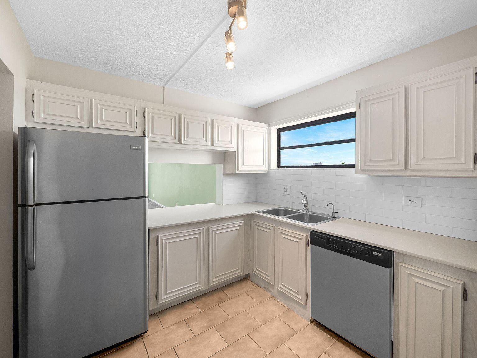 4800 Bayview Dr APT 606 Fort Lauderdale, FL 33308 - Thumbnail 5