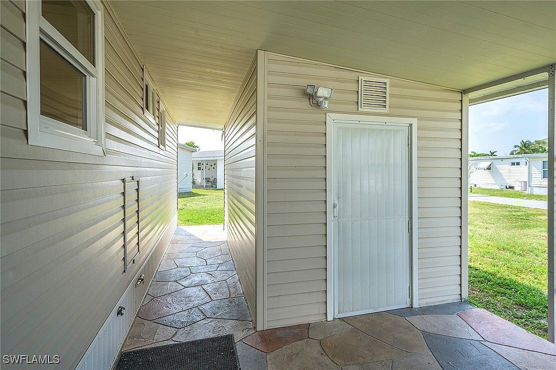 340 Mattie Ave Fort Myers, FL 33908 - Thumbnail 5