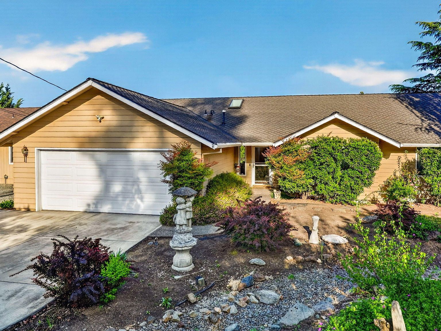2244 Hillside Dr Central Point, OR 97502 - Thumbnail 5