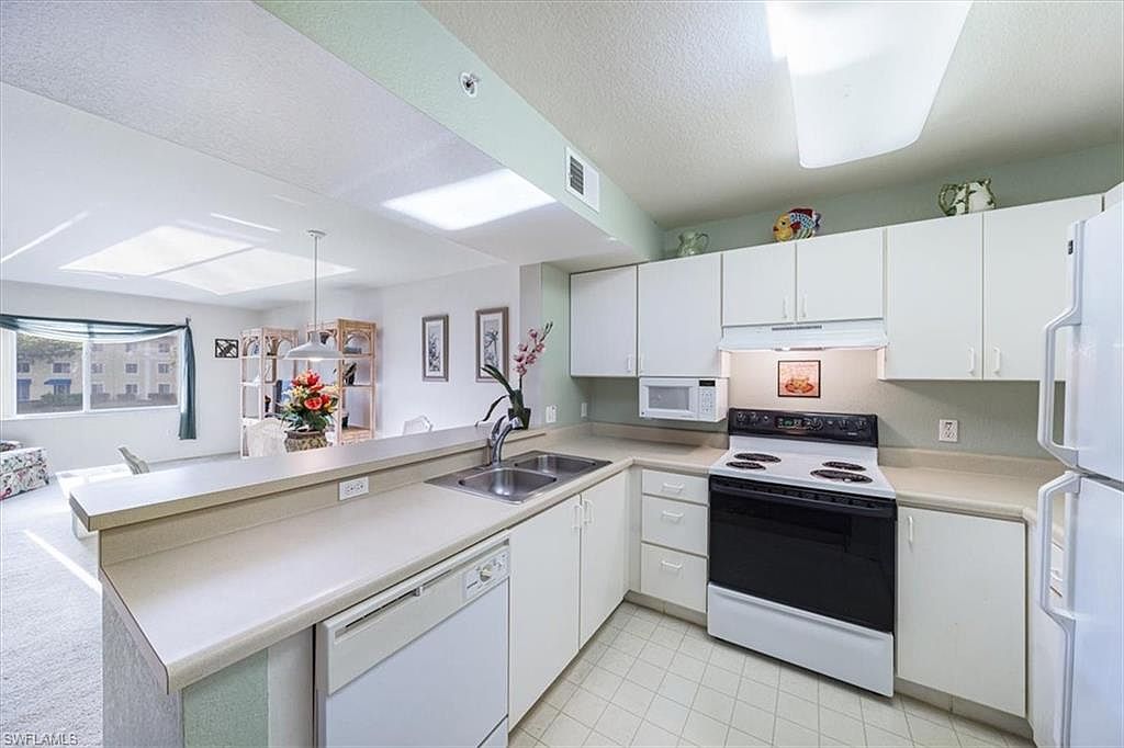 8288 Key Royal Ln APT 1424 Naples, FL 34119 - Thumbnail 5