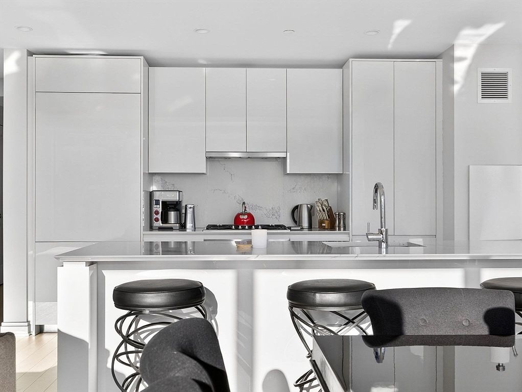 135 Seaport Blvd Unit 2008 Boston, MA 02210 - Thumbnail 5