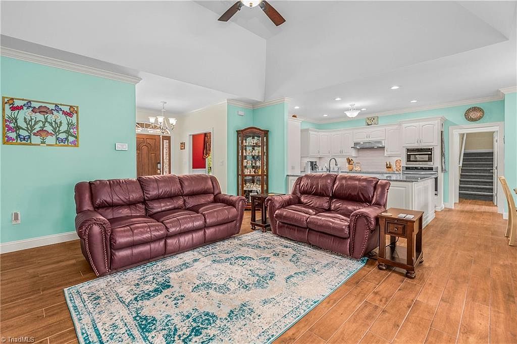 153 Woodridge Dr Mount Airy, NC 27030 - Thumbnail 5