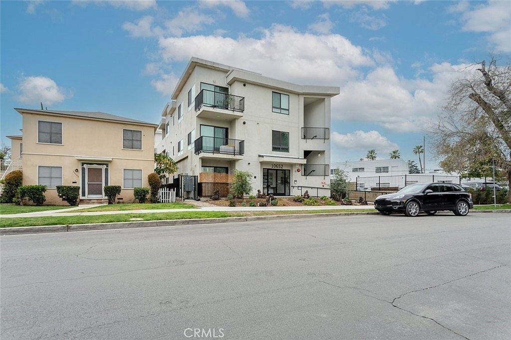 10652 Whipple St North Hollywood, CA 91602 - Thumbnail 5