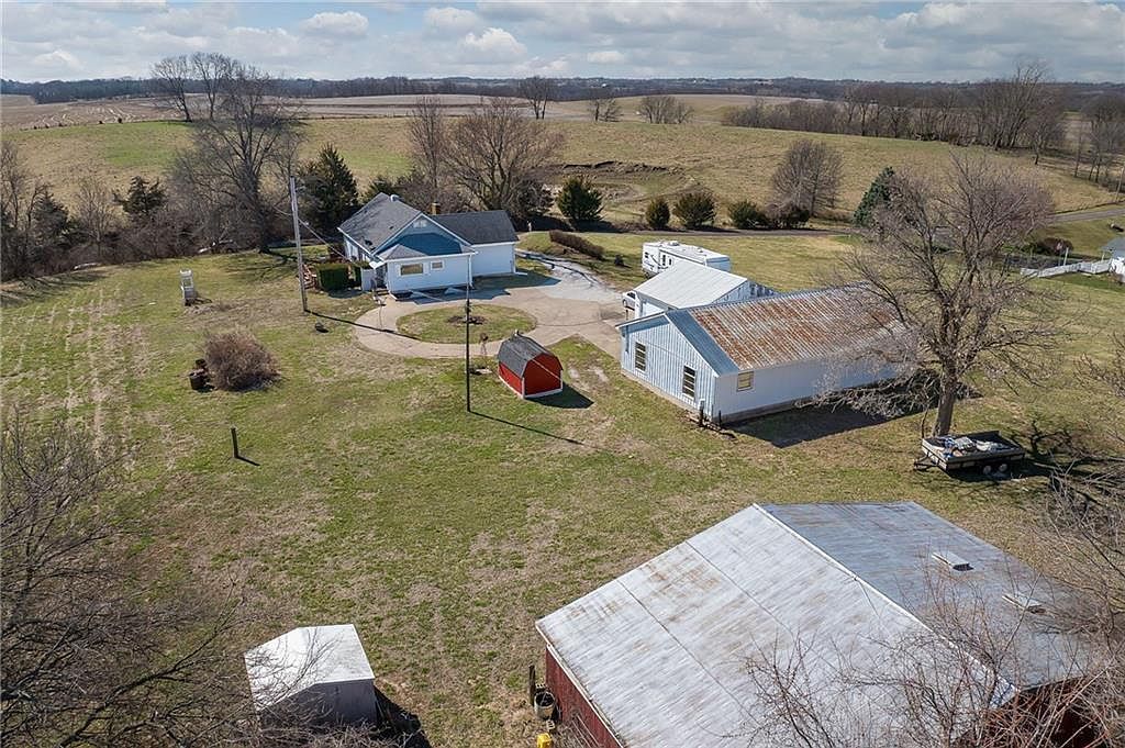 4211 SE Cunningham Rd Saint Joseph, MO 64507 - Thumbnail 5