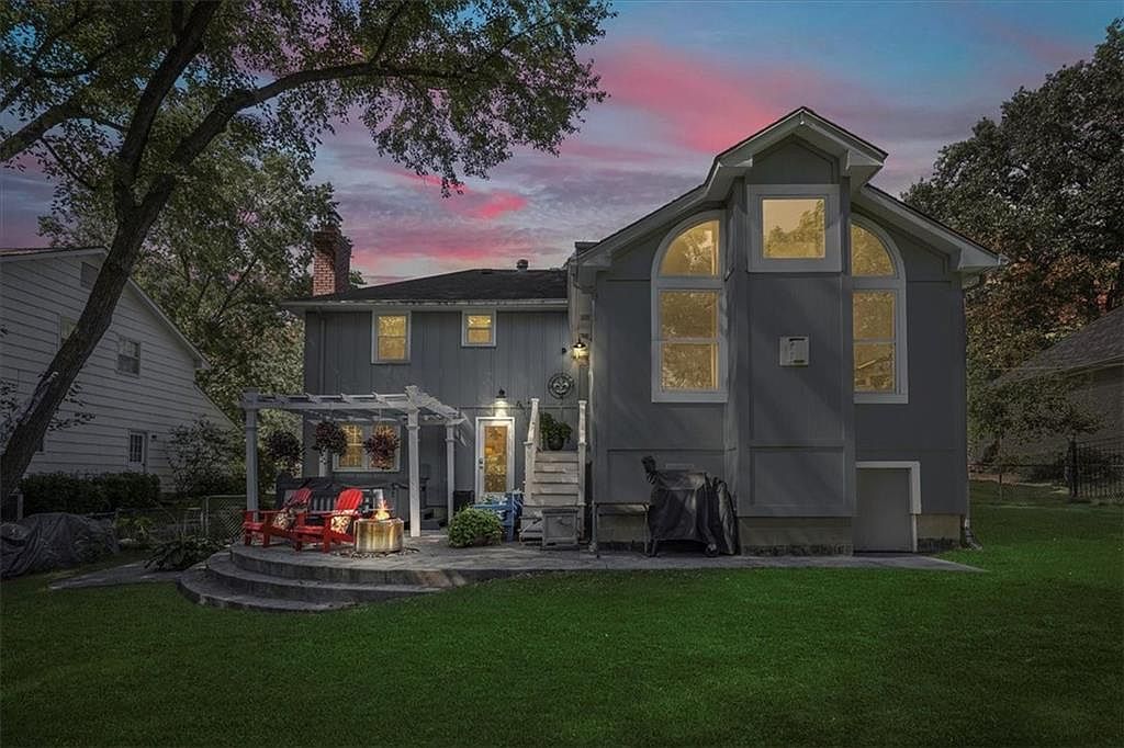 10013 Briar Dr Overland Park, KS 66207 - Thumbnail 5