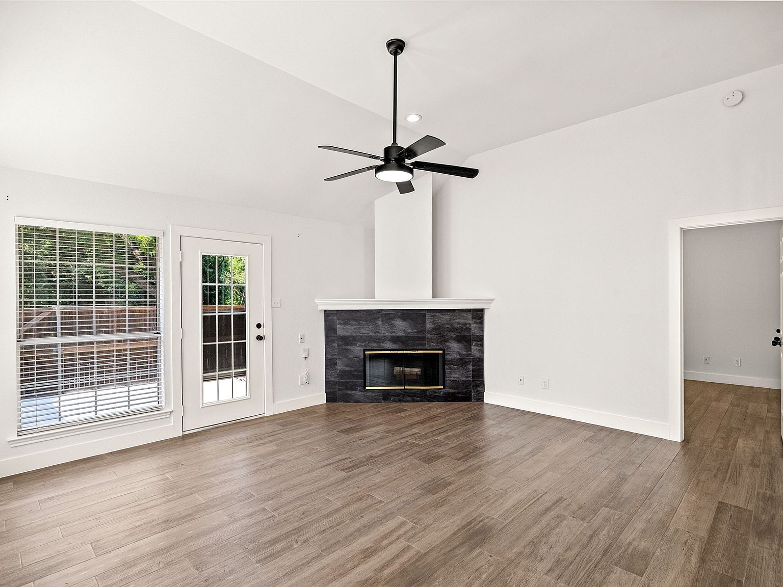 381 Arbor Ln Euless, TX 76039 - Thumbnail 5