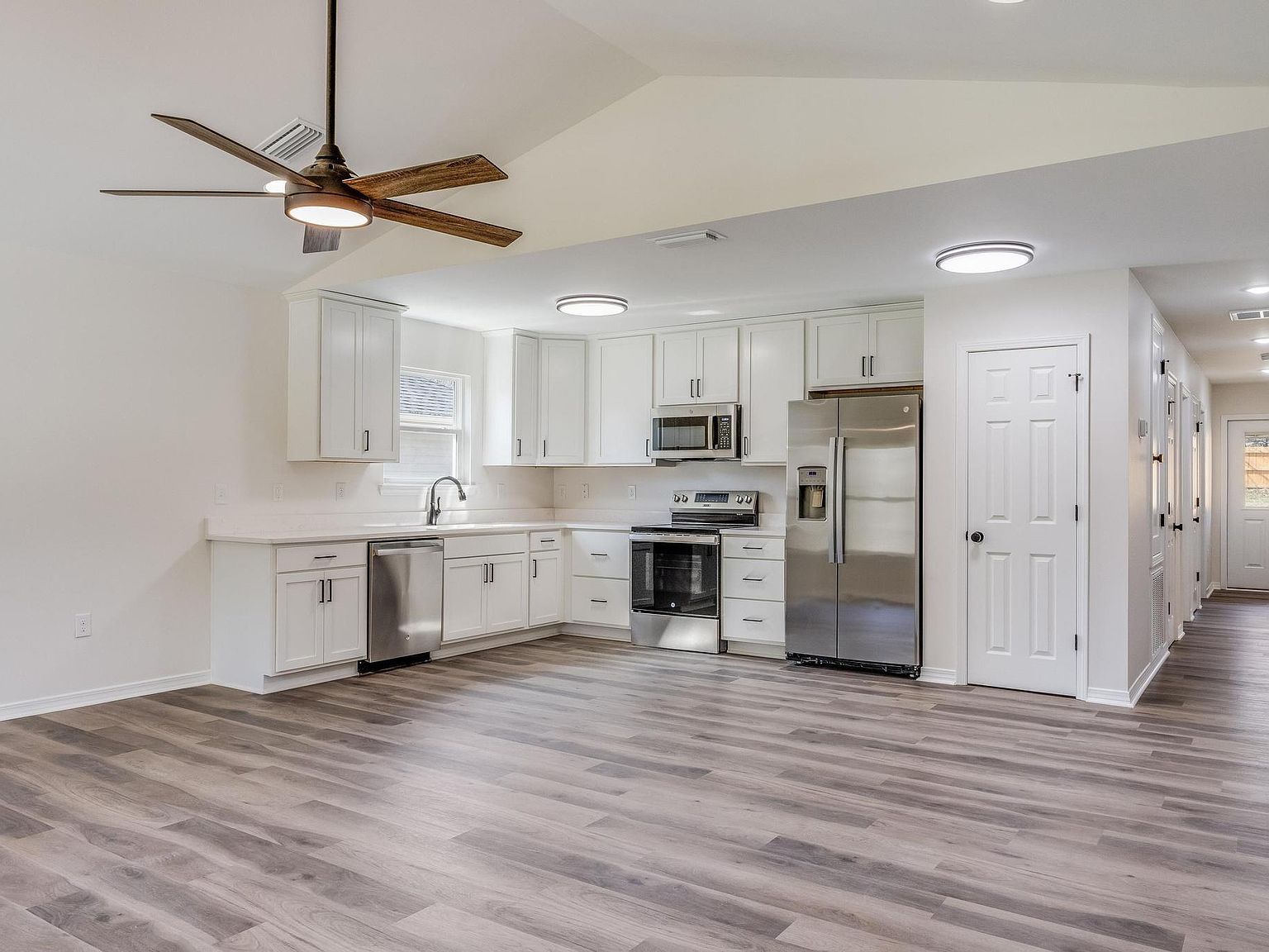 8084 3rd St Laurel Hill, FL 32567 - Thumbnail 5