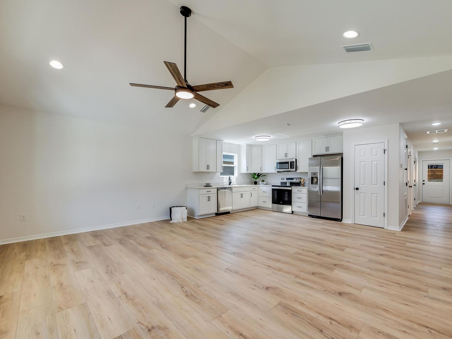 8086 3rd St Laurel Hill, FL 32567 - Thumbnail 5