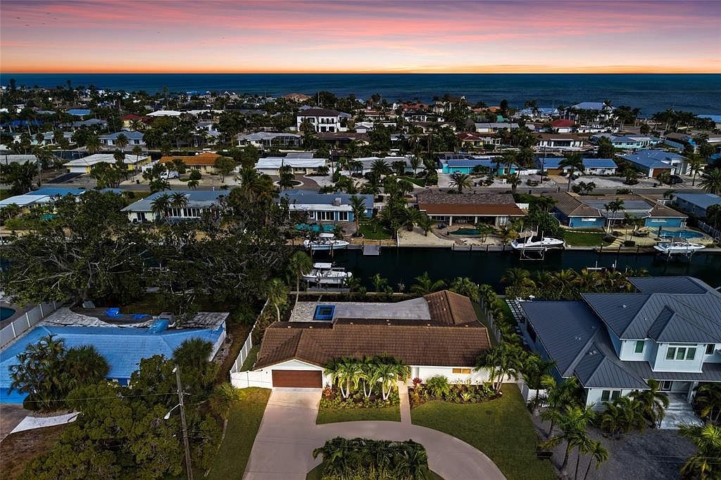 611 Dundee Ln Holmes Beach, FL 34217 - Thumbnail 5