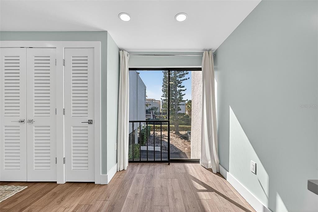 3805 E Bay Dr Unit 201 Holmes Beach, FL 34217 - Thumbnail 5