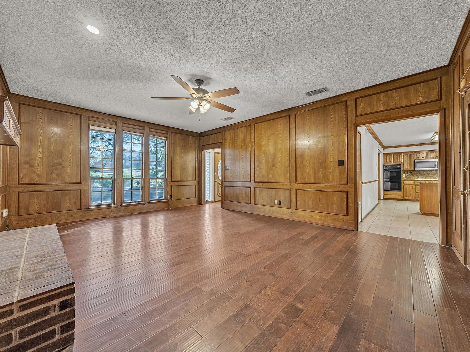 205 William Wallace Dr Burleson, TX 76028 - Thumbnail 5