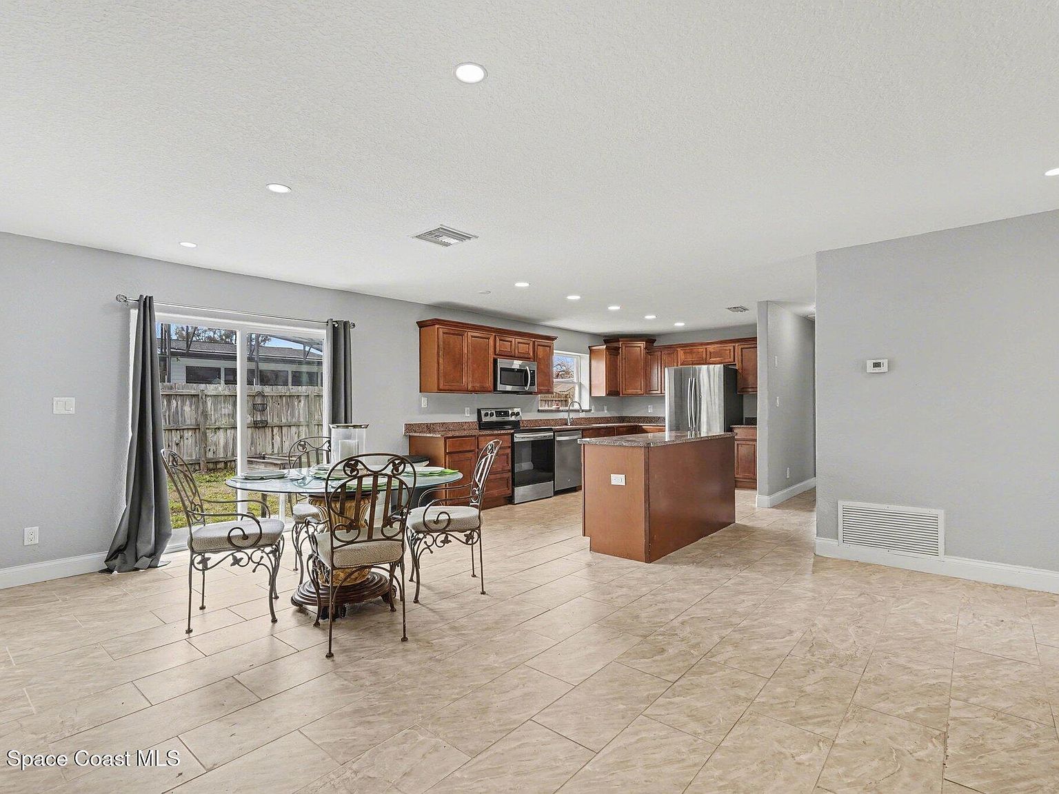 455 Riverside Ave Merritt Island, FL 32953 - Thumbnail 5