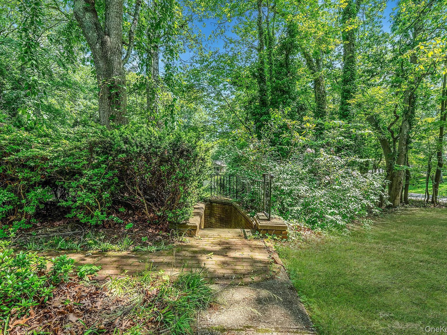 114 Oakwood Dr Wading River, NY 11792 - Thumbnail 5