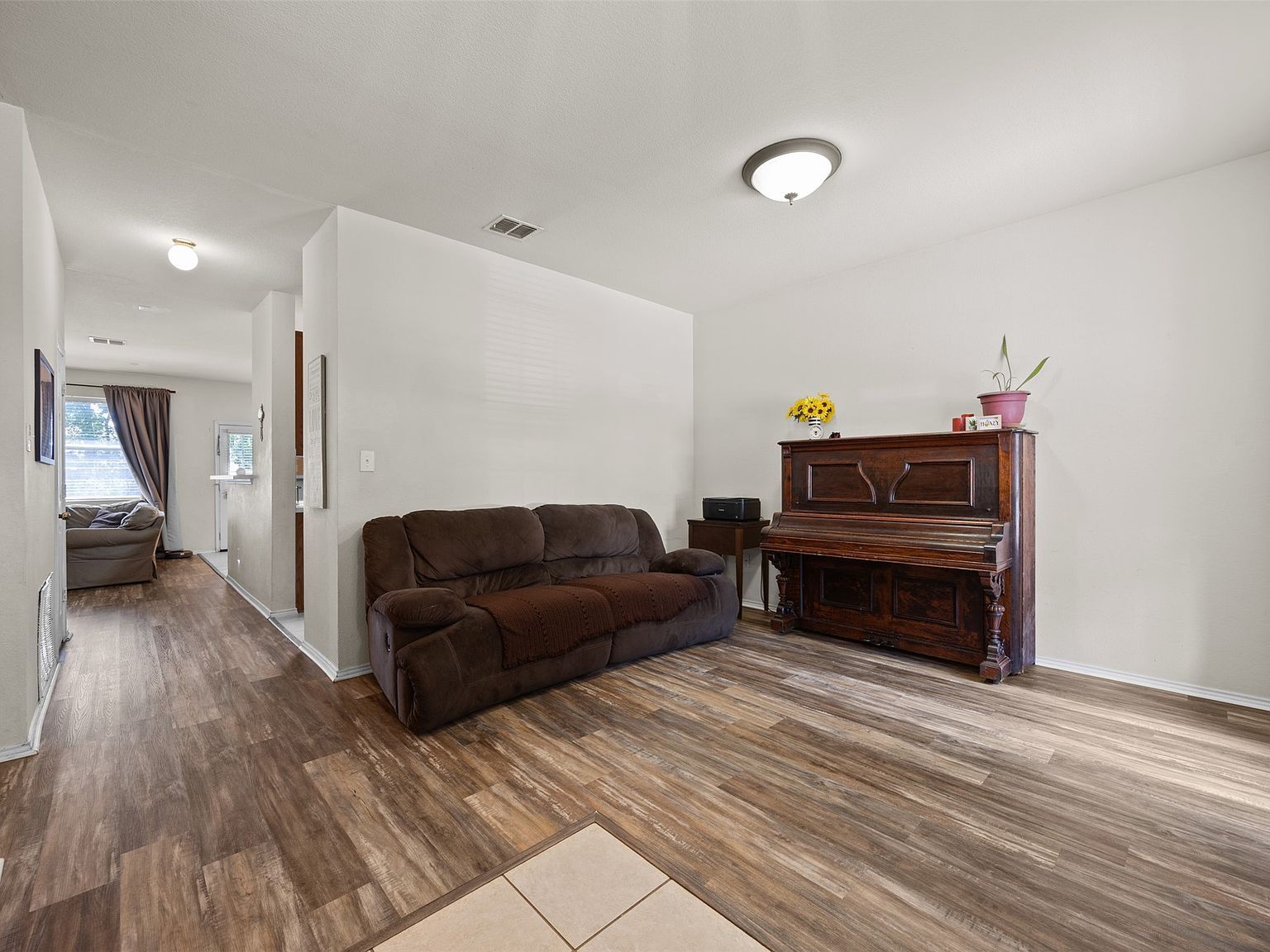 708 Hummingbird Trl Crowley, TX 76036 - Thumbnail 5