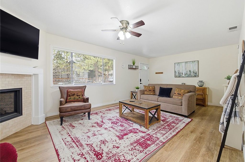 1068 Sierra Ave Big Bear City, CA 92314 - Thumbnail 5