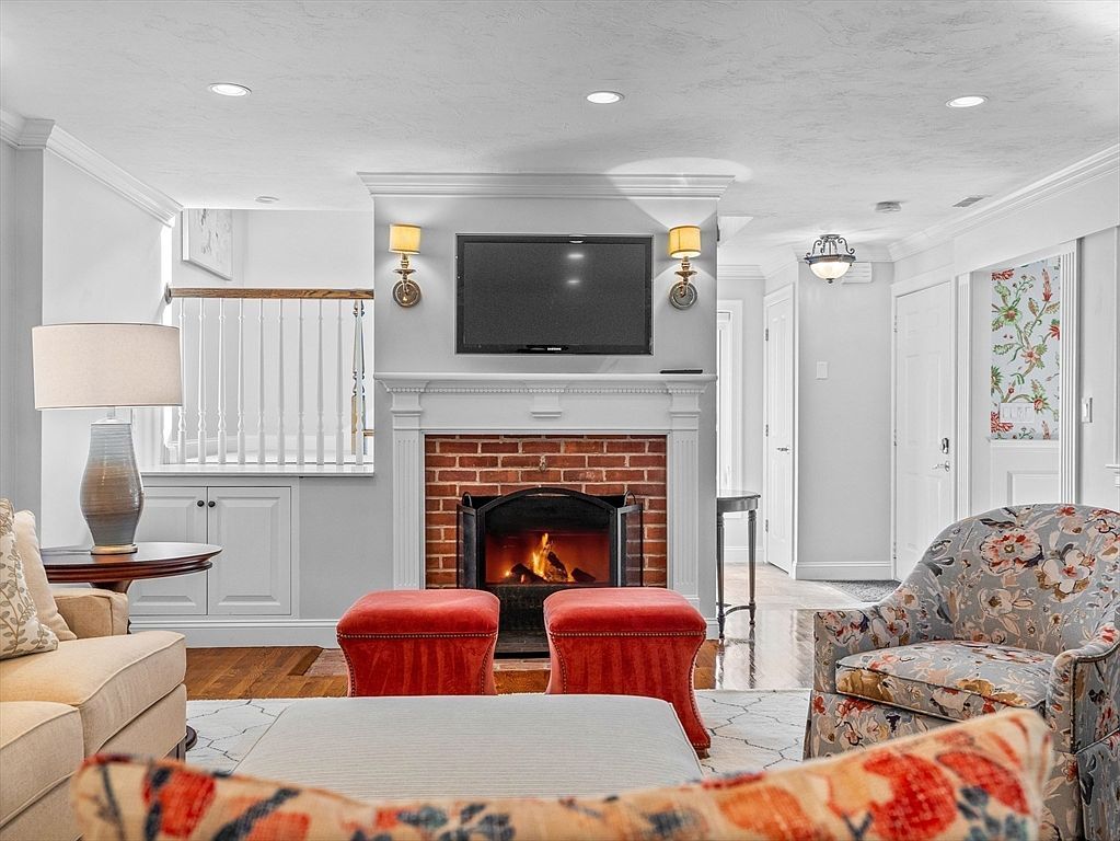 4 Farmer Rd UNIT 4 Milton, MA 02186 - Thumbnail 5