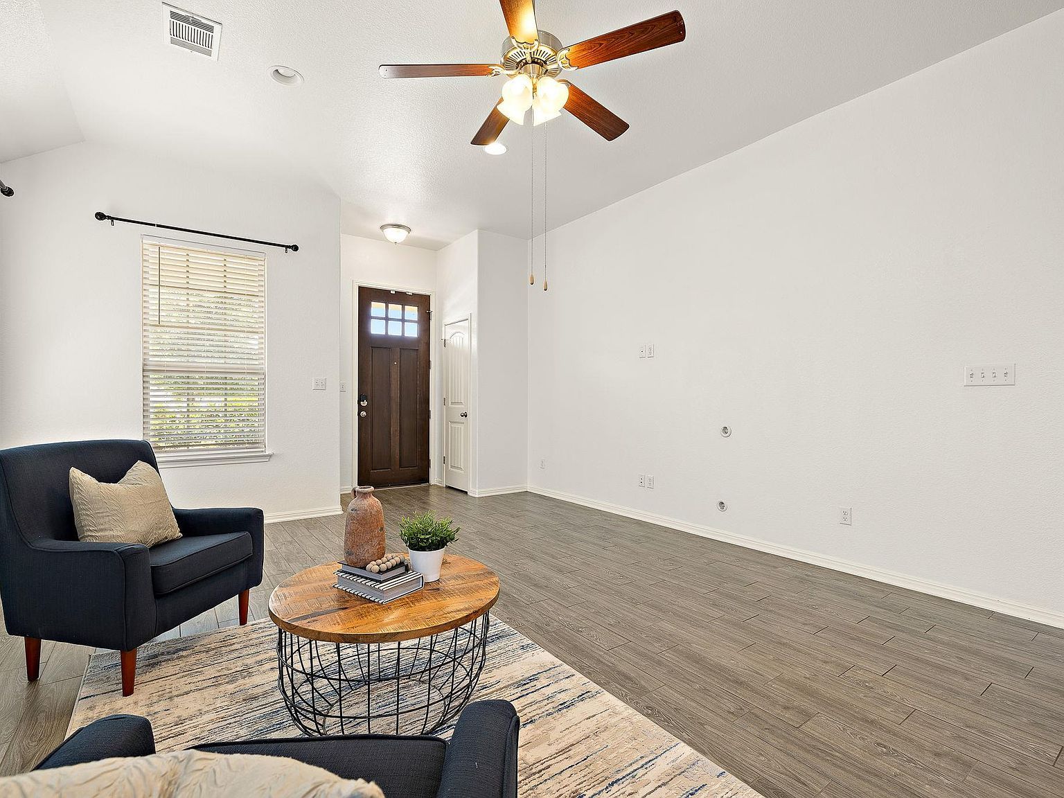 892 Centerra Hills Cir Round Rock, TX 78665 - Thumbnail 5