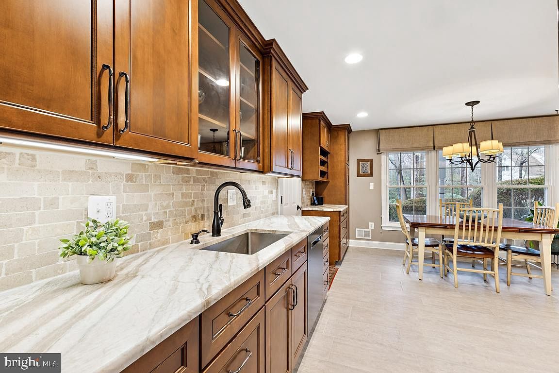 2698 Linda Marie Dr Oakton, VA 22124 - Thumbnail 5