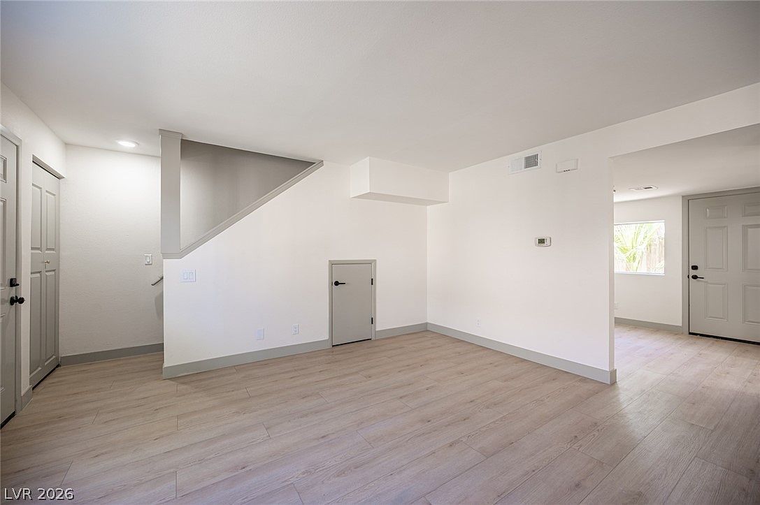 208 Bruce St APT C Las Vegas, NV 89101 - Thumbnail 5