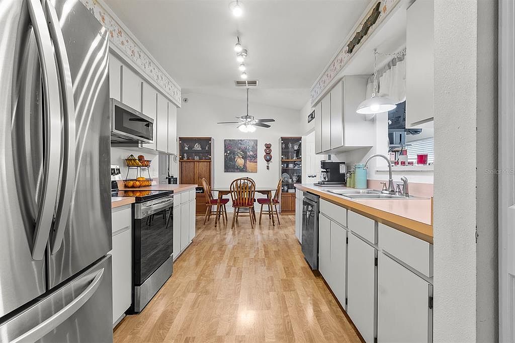 4846 Colonnades Club Blvd Lakeland, FL 33811 - Thumbnail 5