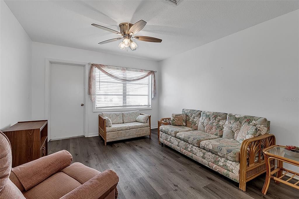 2305 Bayshore Gardens Pkwy Bradenton, FL 34207 - Thumbnail 5