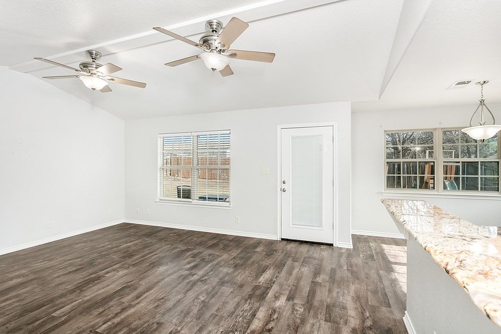 211 Green Oaks Loop Fredericksburg, TX 78624 - Thumbnail 5