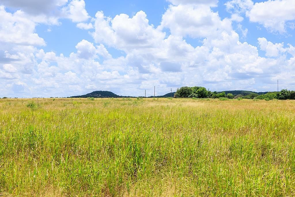 2 Harvest Hills Ln Fredericksburg, TX 78624 - Thumbnail 5