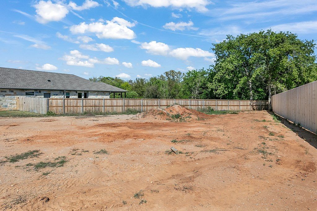 701 Wedgewood Ln, Fredericksburg, TX, 78624 - Thumbnail 5