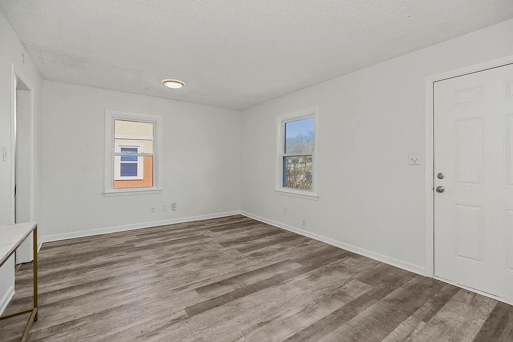 5436 College Ave Kansas City, MO 64130 - Thumbnail 5