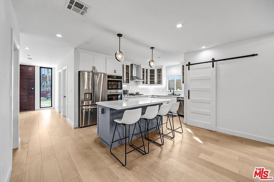 15227 Hartsook St Sherman Oaks, CA 91403 - Thumbnail 5