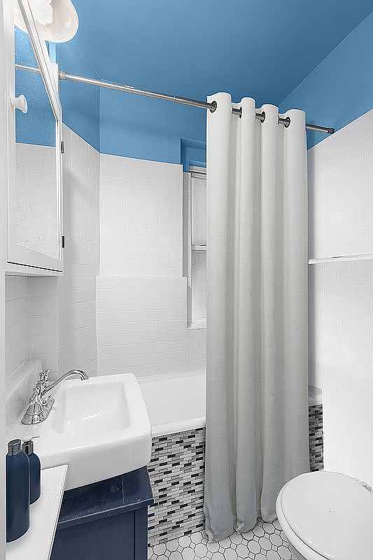 261 W 22nd St APT 5 New York, NY 10011 - Thumbnail 5