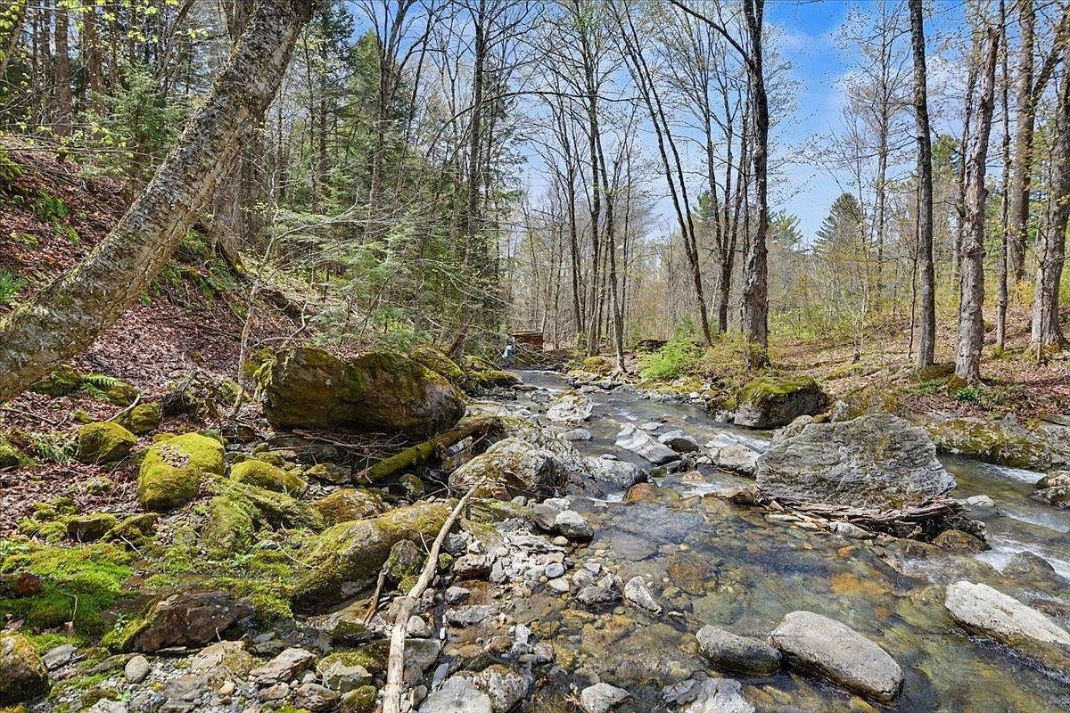 88 Cote Dr Montgomery Center, VT 05471 - Thumbnail 5