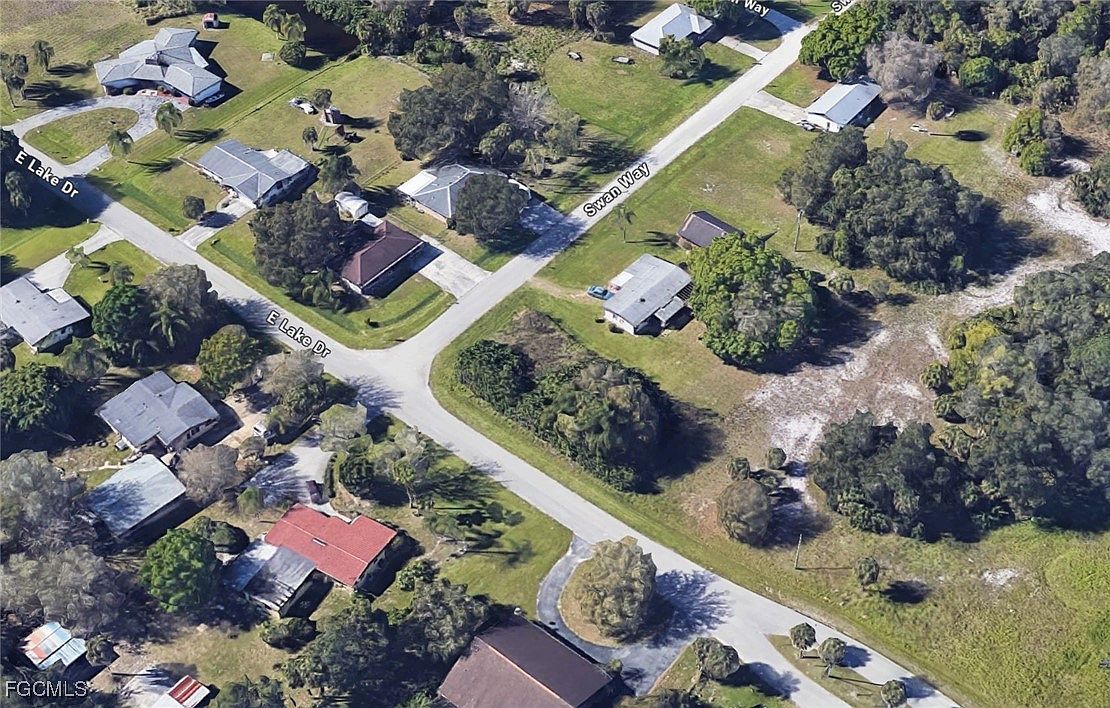 9461 Swan Way North Fort Myers, FL 33917 - Thumbnail 5